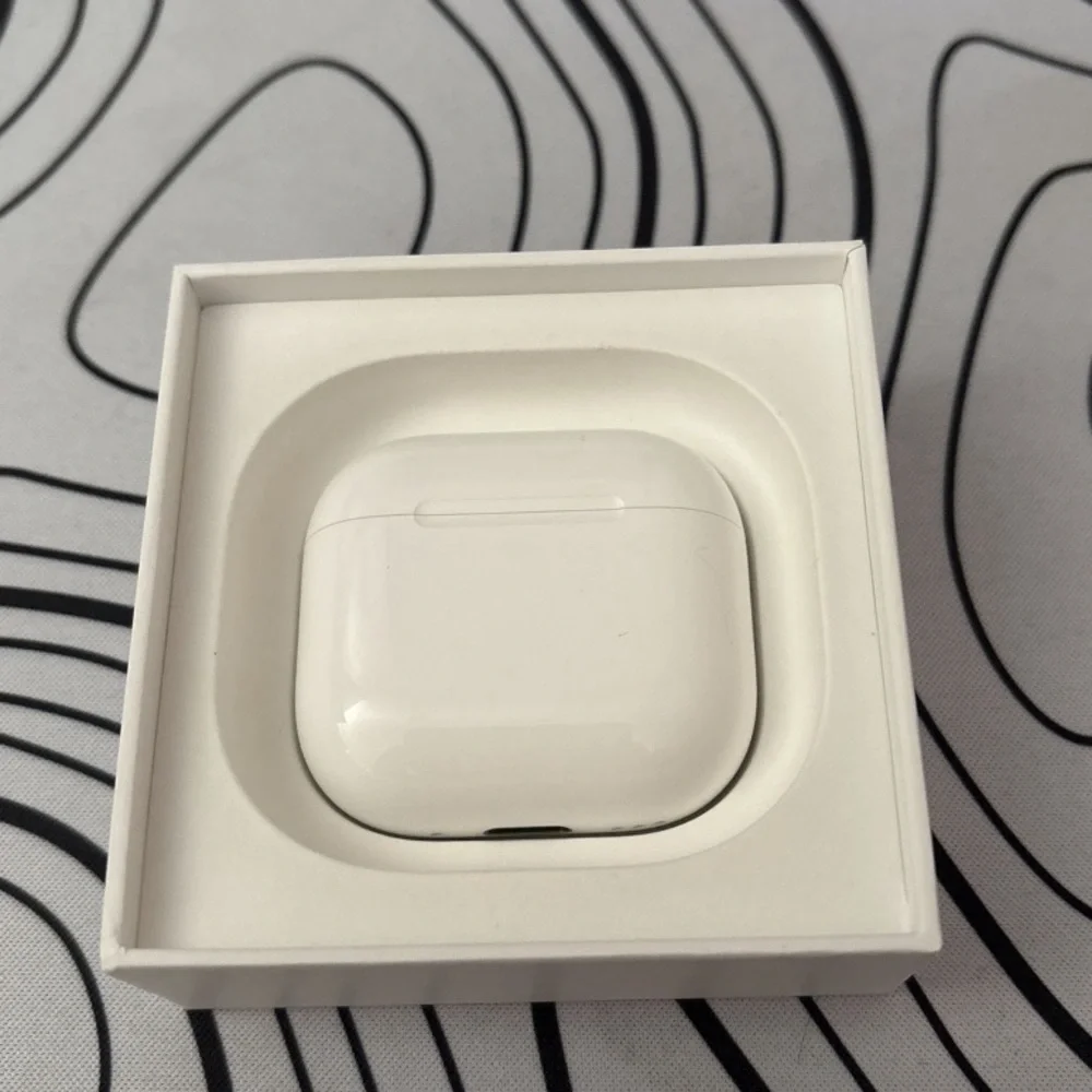 Apple AirPods gen 4